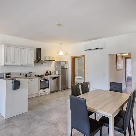 公寓 3 Bedroom With Balcony And Rotunda View