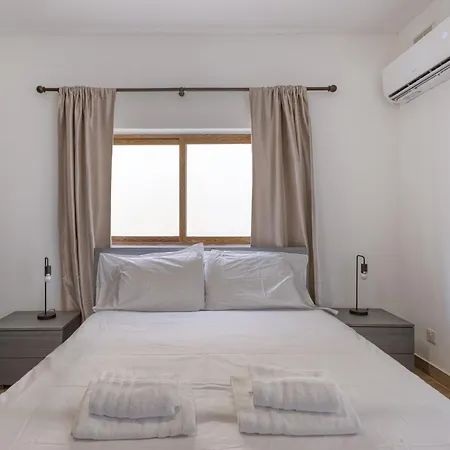 3 Bedroom With Balcony And Rotunda View *