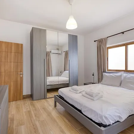 3 Bedroom With Balcony And Rotunda View 公寓